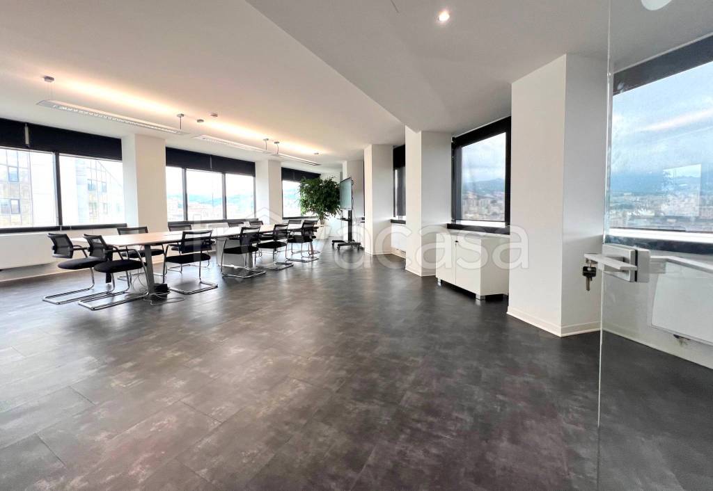 ufficio in vendita a Genova in zona Foce