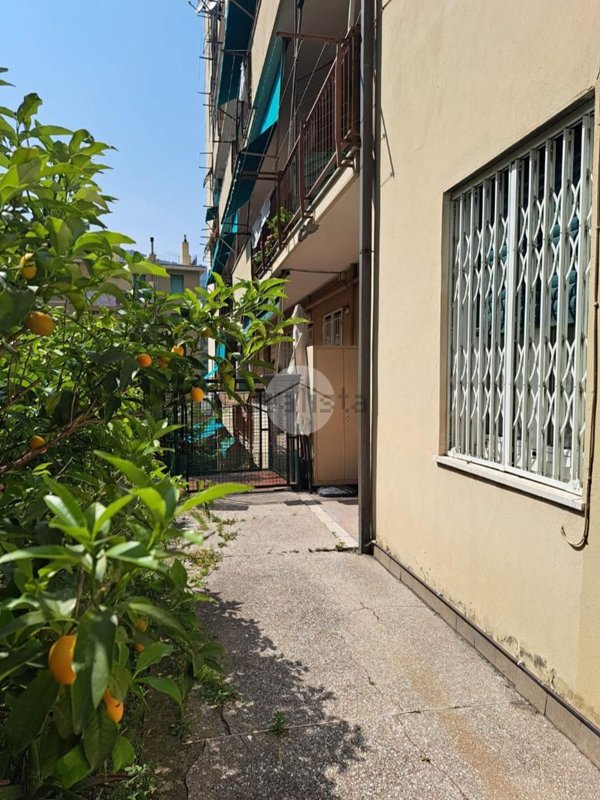 appartamento in vendita a Genova in zona Staglieno