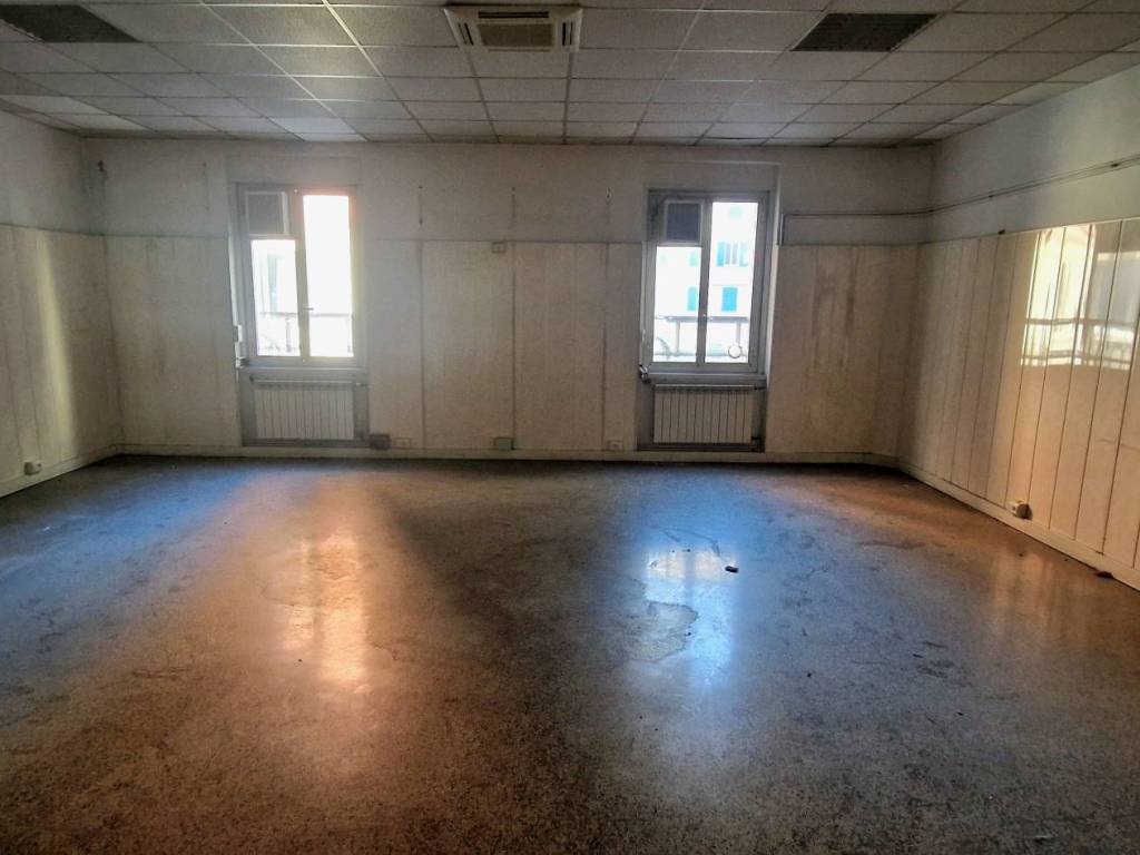 ufficio in vendita a Genova in zona Sampierdarena