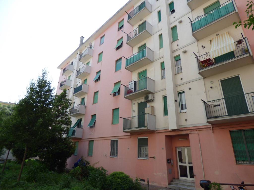 appartamento in vendita a Genova in zona Sestri Ponente