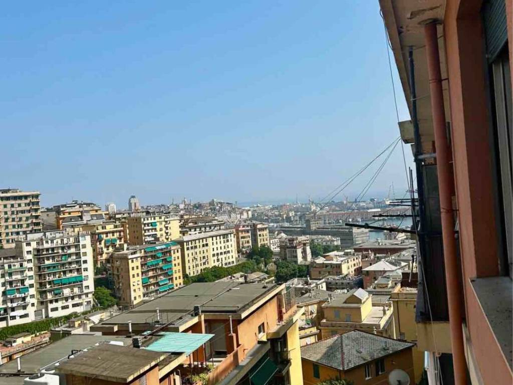 appartamento in vendita a Genova in zona Lagaccio / Granarolo