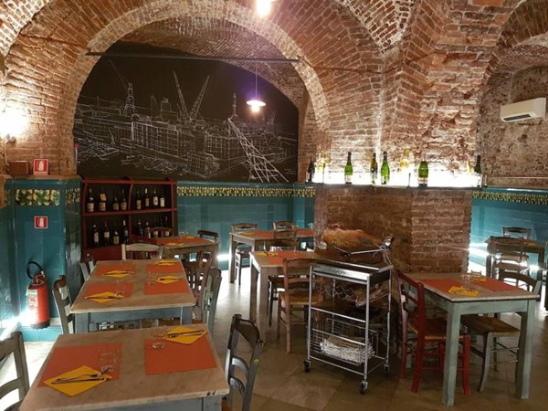 negozio in vendita a Genova in zona Sottoripa / Maddalena / Molo