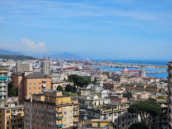 appartamento in vendita a Genova in zona Pegli