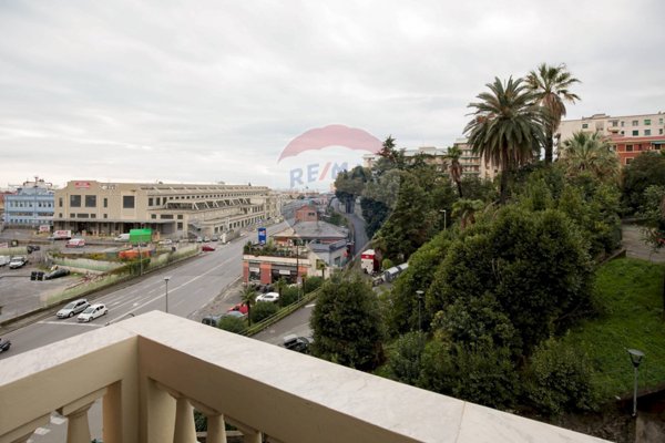 appartamento in vendita a Genova in zona Sestri Ponente