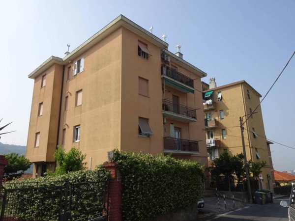 appartamento in vendita a Genova in zona Rivarolo