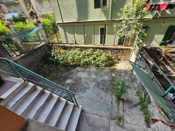 appartamento in vendita a Genova in zona Sestri Ponente