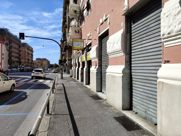 negozio in vendita a Genova in zona Quezzi