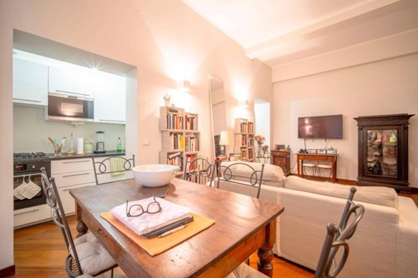 appartamento in vendita a Genova in zona Sottoripa / Maddalena / Molo