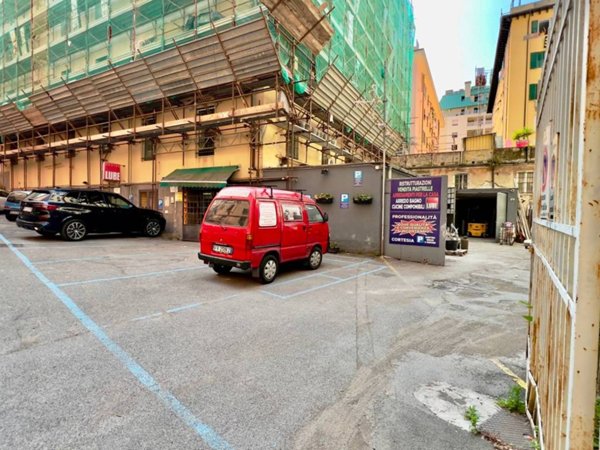 negozio in vendita a Genova in zona Marassi