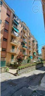 appartamento in vendita a Genova in zona Sestri Ponente