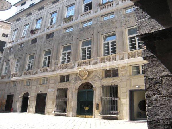 appartamento in vendita a Genova in zona Sottoripa / Maddalena / Molo