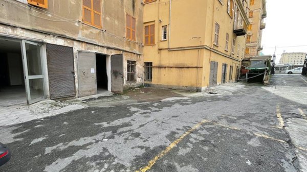 locale commerciale in vendita a Genova in zona San Fruttuoso