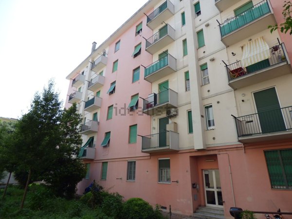 appartamento in vendita a Genova in zona Sestri Ponente