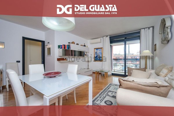 appartamento in vendita a Genova in zona Sottoripa / Maddalena / Molo