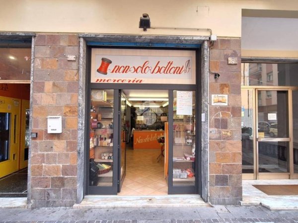 negozio in vendita a Genova in zona Bolzaneto