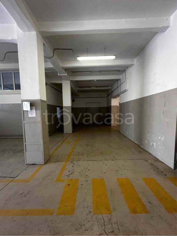 locale commerciale in vendita a Genova in zona Sampierdarena