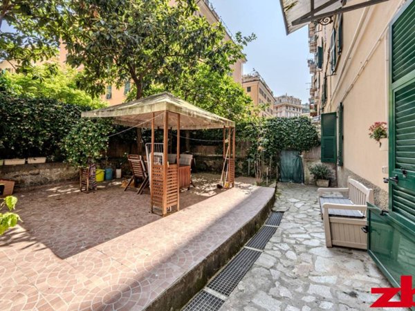 appartamento in vendita a Genova in zona Foce