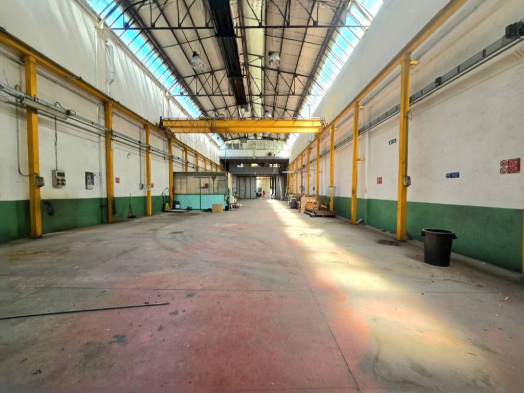 locale commerciale in vendita a Genova in zona Palmaro / Pra'