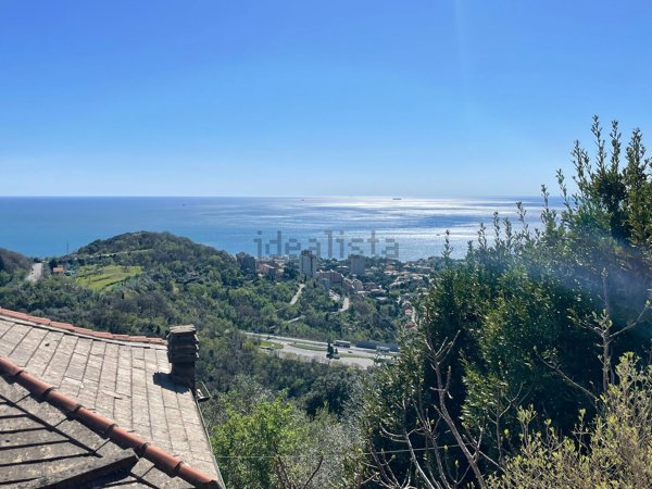 appartamento in vendita a Genova in zona Apparizione