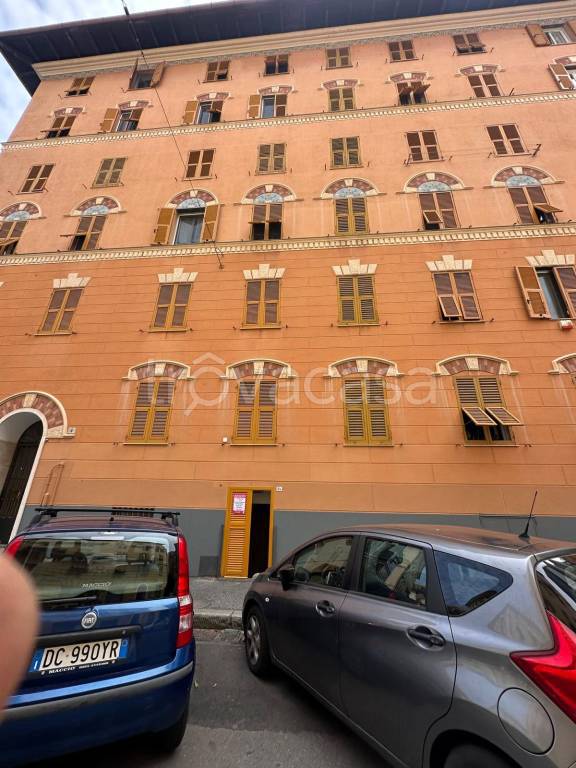 negozio in vendita a Genova in zona Foce