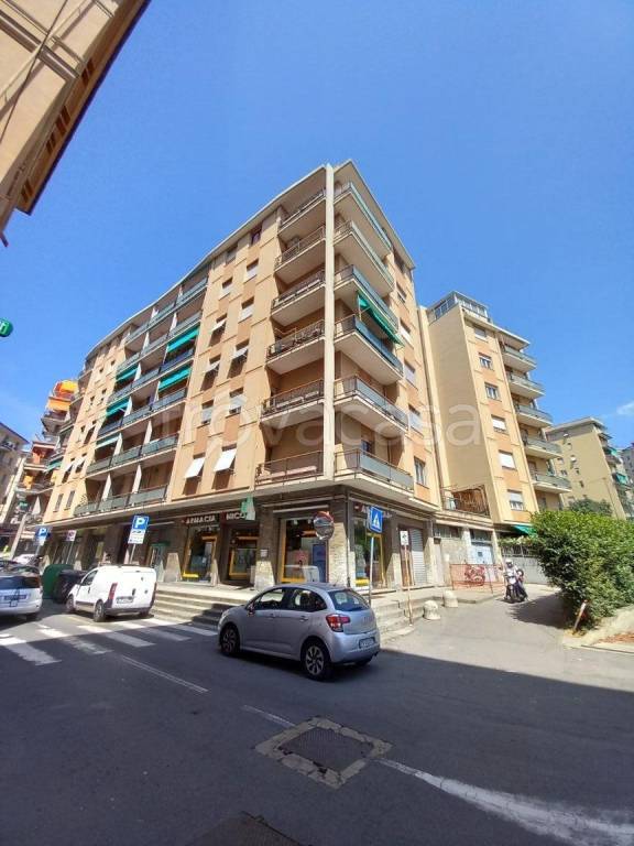 appartamento in vendita a Genova in zona Sestri Ponente