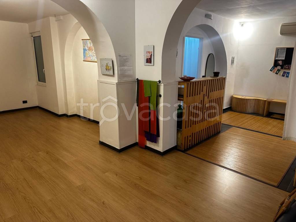 negozio in vendita a Genova in zona Foce