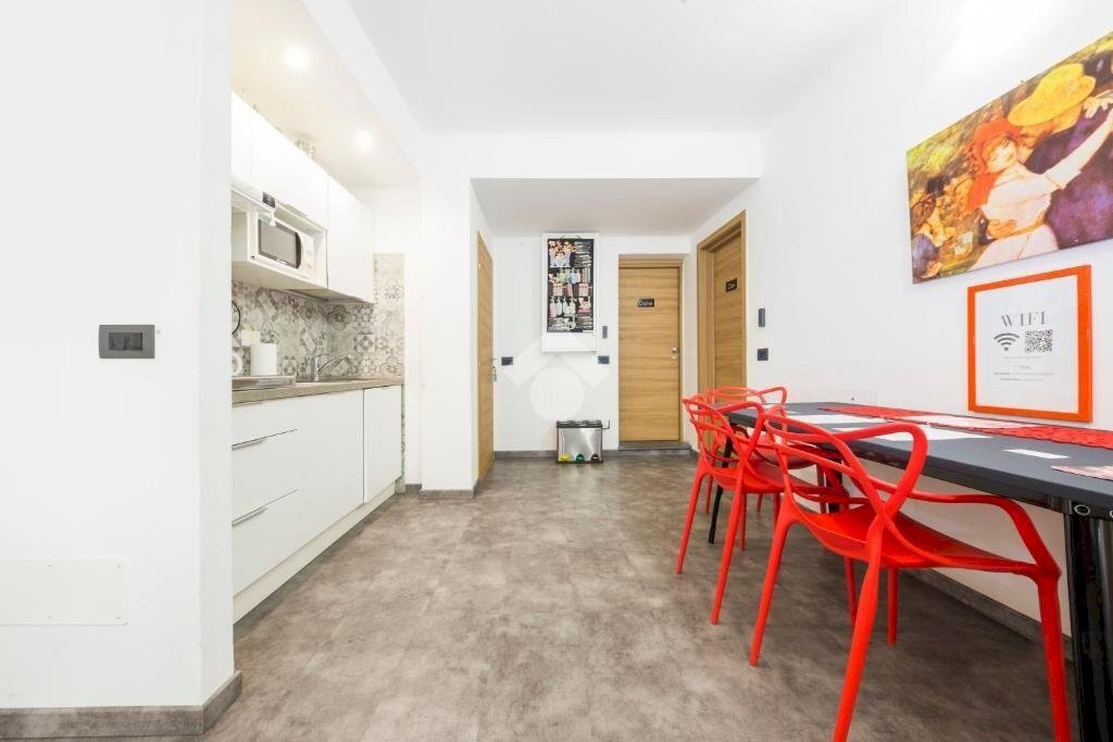 appartamento in vendita a Genova in zona Sottoripa / Maddalena / Molo