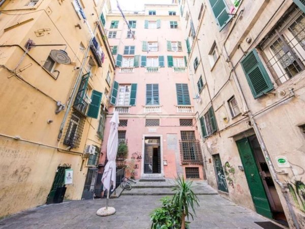 appartamento in vendita a Genova in zona Sottoripa / Maddalena / Molo