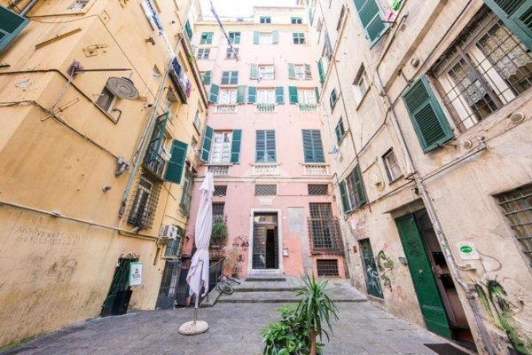 appartamento in vendita a Genova in zona Sottoripa / Maddalena / Molo