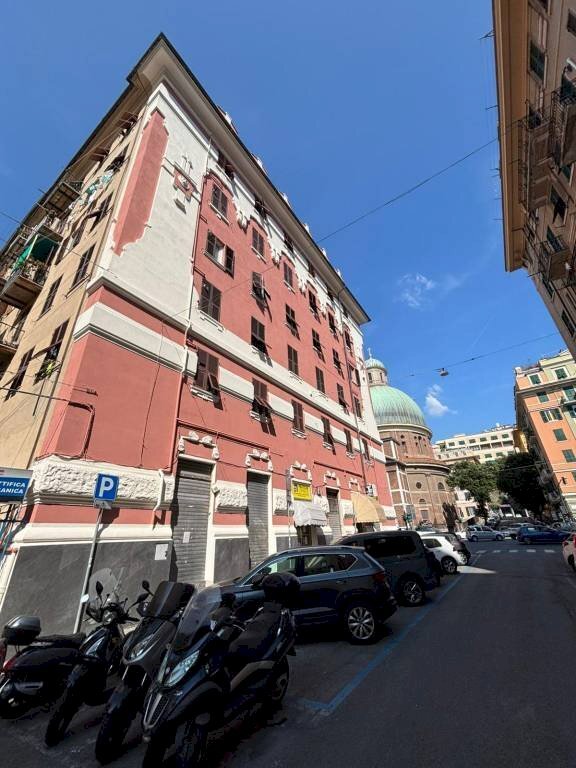 locale commerciale in vendita a Genova in zona Centro Storico