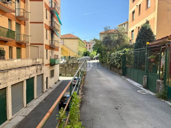 appartamento in vendita a Genova in zona Sestri Ponente