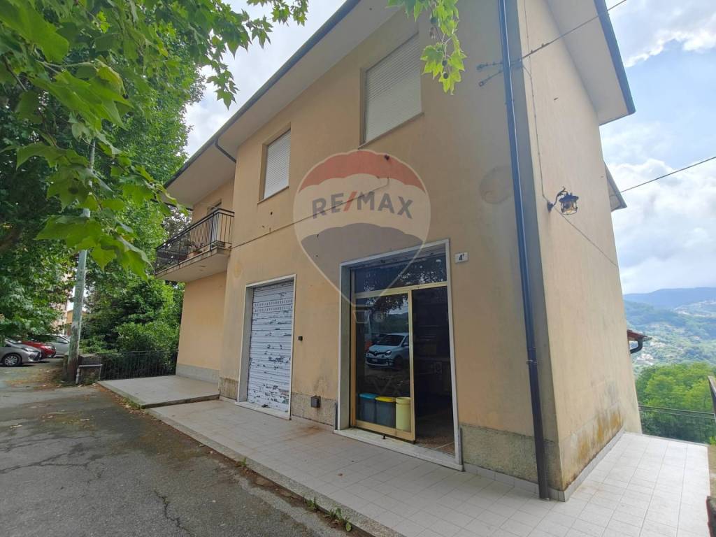 negozio in vendita a Genova in zona Pontedecimo