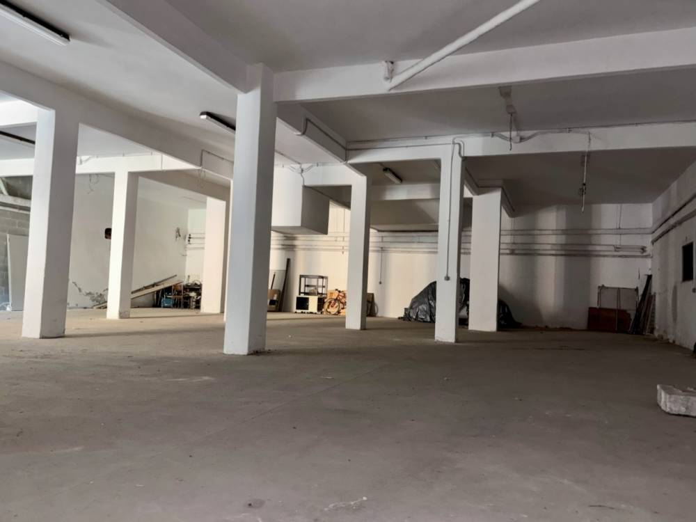 locale di sgombero in vendita a Genova in zona Molassana