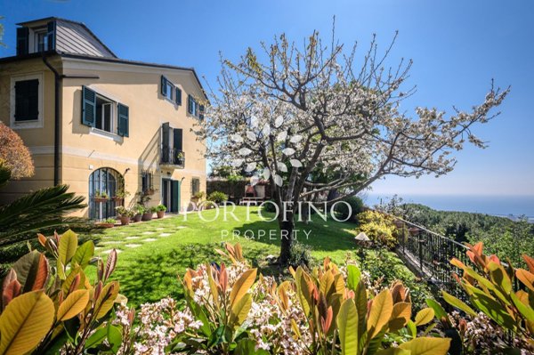 casa indipendente in vendita a Genova in zona Castelletto