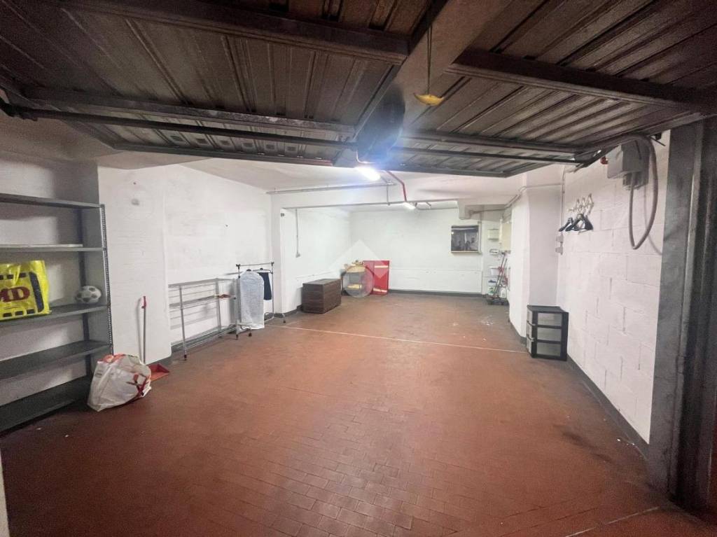 locale di sgombero in vendita a Genova in zona Staglieno