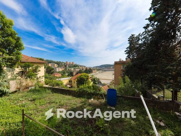 appartamento in vendita a Genova in zona Bolzaneto