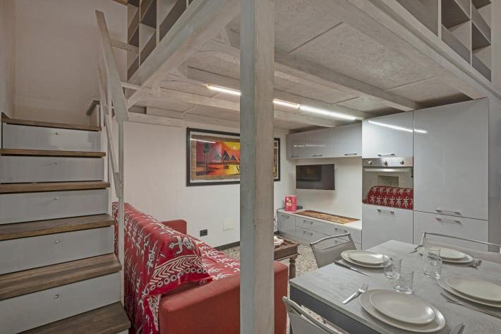 appartamento in vendita a Genova in zona Sottoripa / Maddalena / Molo