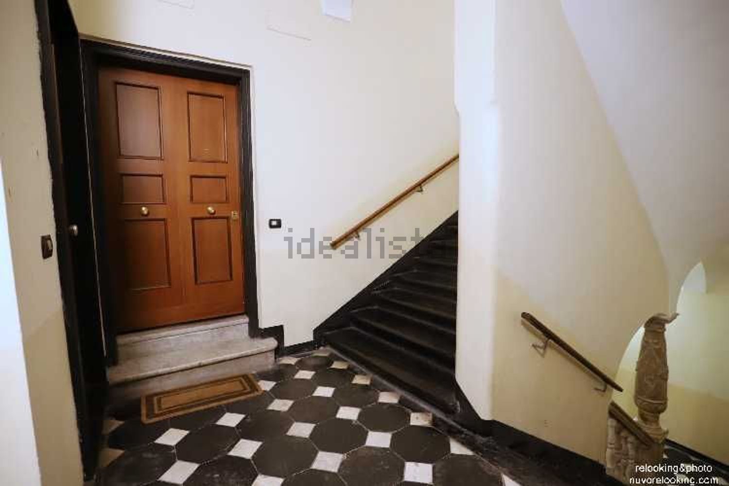 appartamento in vendita a Genova in zona Sottoripa / Maddalena / Molo
