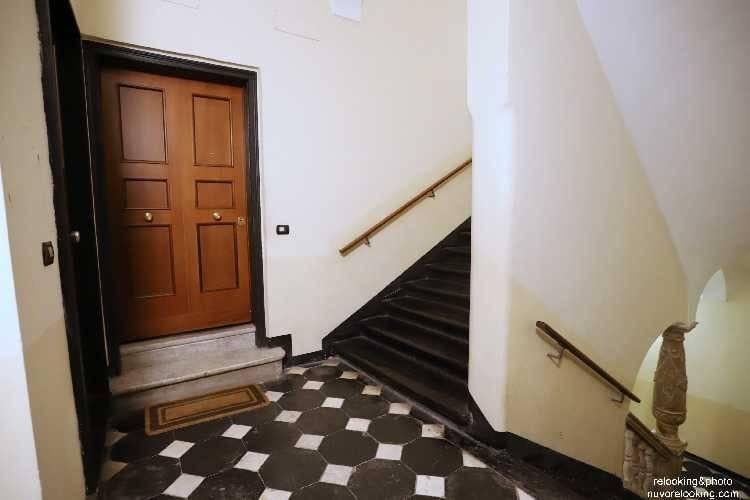 appartamento in vendita a Genova in zona Sottoripa / Maddalena / Molo