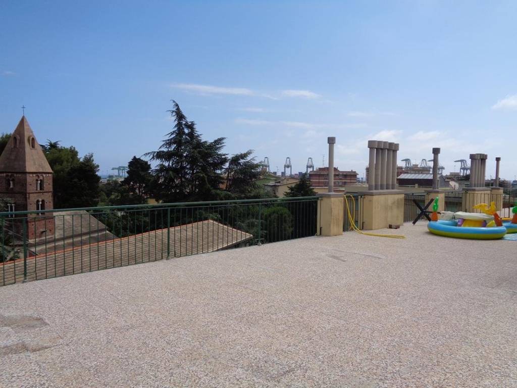 appartamento in vendita a Genova in zona Palmaro / Pra'