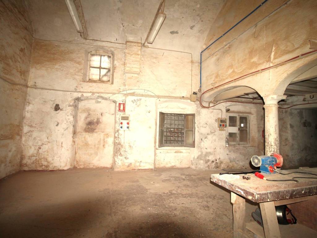 negozio in vendita a Genova in zona Sampierdarena