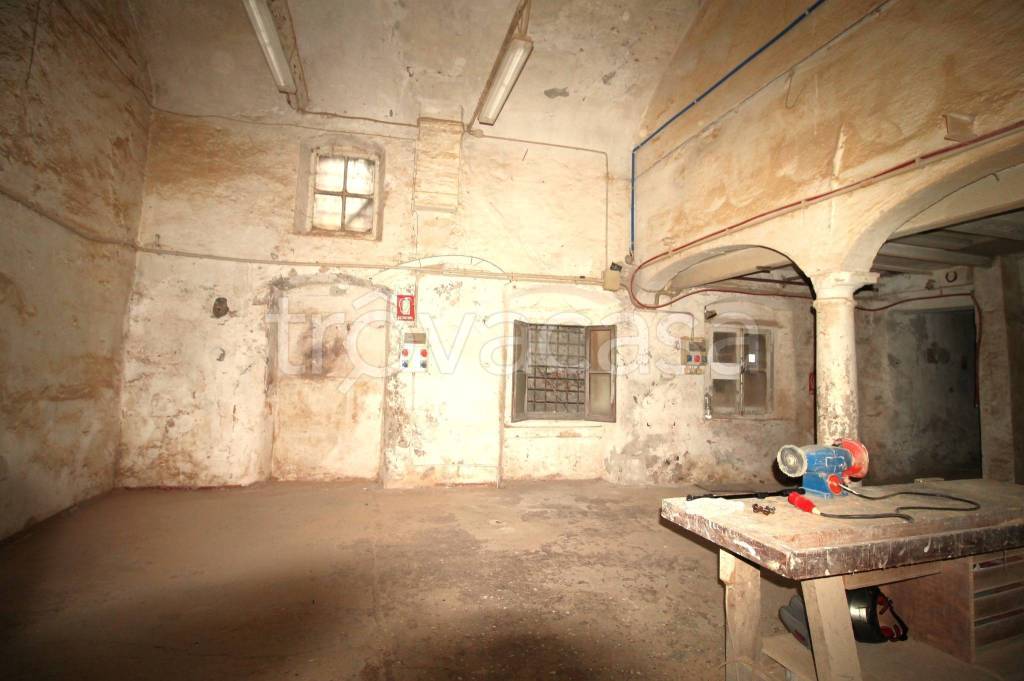 negozio in vendita a Genova in zona Sampierdarena