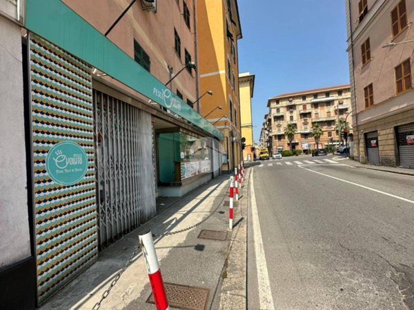 negozio in vendita a Genova in zona Sestri Ponente