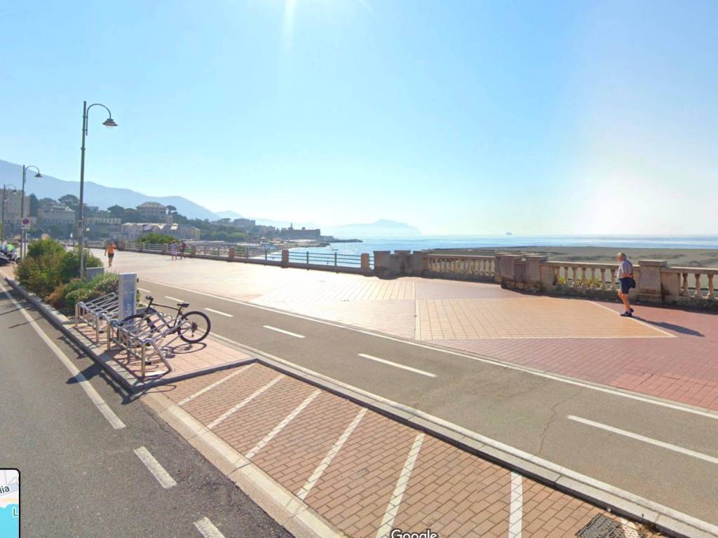 negozio in vendita a Genova in zona Sturla