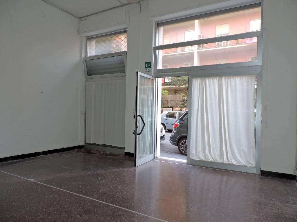 negozio in vendita a Genova in zona Sturla