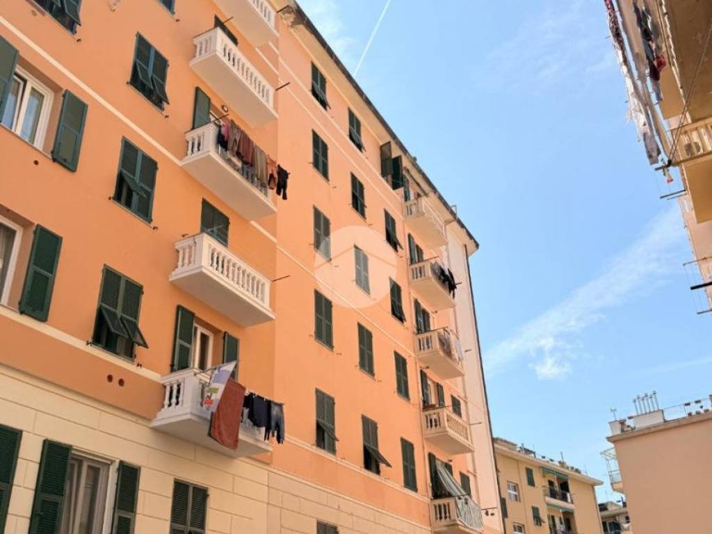 appartamento in vendita a Genova in zona Sestri Ponente