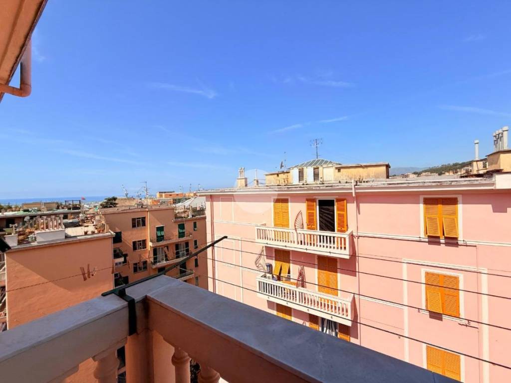appartamento in vendita a Genova in zona Sestri Ponente
