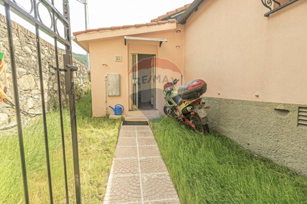 casa indipendente in vendita a Genova in zona Struppa