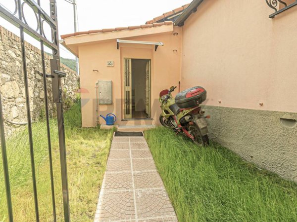 casa indipendente in vendita a Genova in zona Struppa
