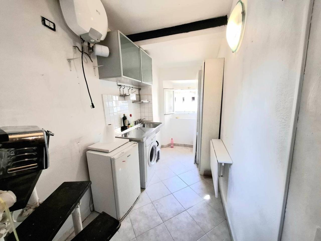 appartamento in vendita a Genova in zona Sottoripa / Maddalena / Molo